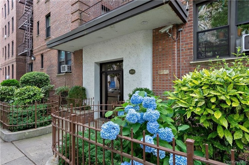 Experience comfortable living in this inviting 1-bedroom, 1-bath - Beach Home for sale in Bronx, New York on Beachhouse.com