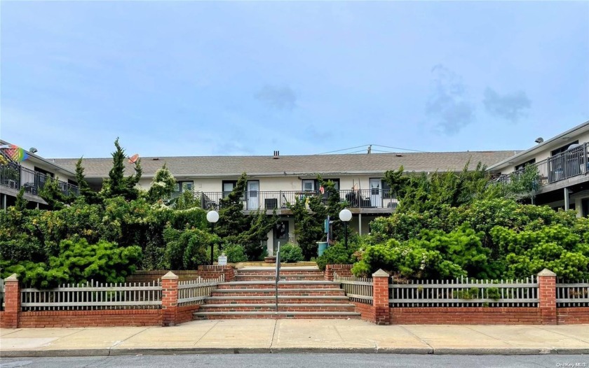 SEAVIEW GARDENS: Newly renovated, sunny and bright One Bedroom - Beach Home for sale in Long Beach, New York on Beachhouse.com