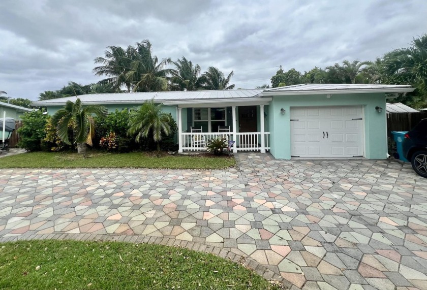 Welcome to this charming 3 bed / 2 bath home located in the - Beach Home for sale in Boynton Beach, Florida on Beachhouse.com