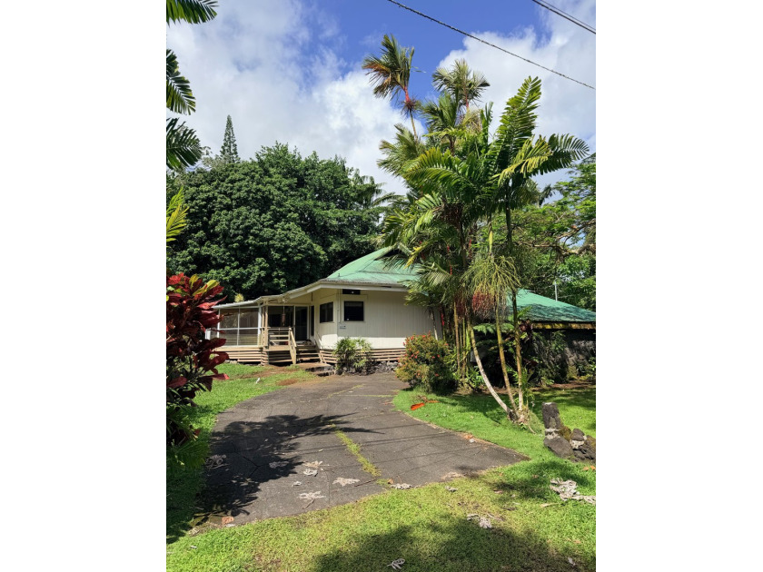 Classic Hawaiian Gem!! This furnished, custom Redwood/Cedar home - Beach Home for sale in Pahoa, Hawaii on Beachhouse.com