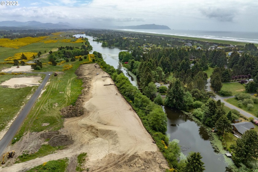 This 1-acre lakefront lot at The Dunes in Warrenton, Oregon - Beach Lot for sale in Warrenton, Oregon on Beachhouse.com