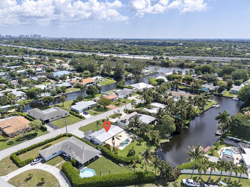 Nothing was overlooked. This home was remodeled from top to - Beach Home for sale in Lake Clarke Shores, Florida on Beachhouse.com