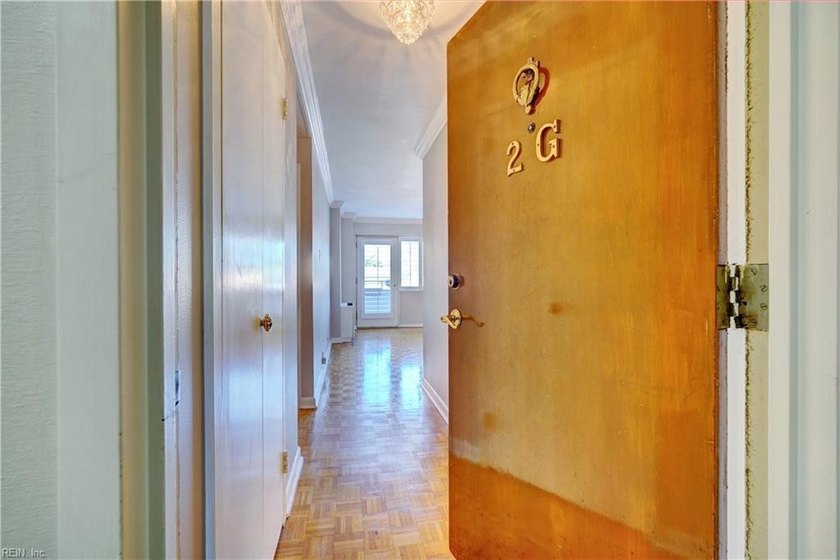 Beautiful well-lit condo exuding pride of ownership featuring 3 - Beach Condo for sale in Norfolk, Virginia on Beachhouse.com
