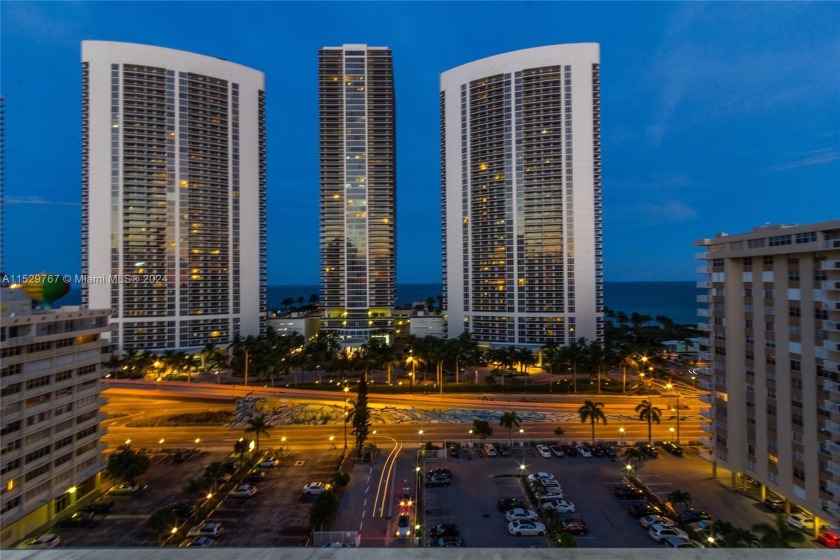 Largest per Sq/Ft 2/2 corner condo with spectacular ocean & - Beach Condo for sale in Hallandale Beach, Florida on Beachhouse.com