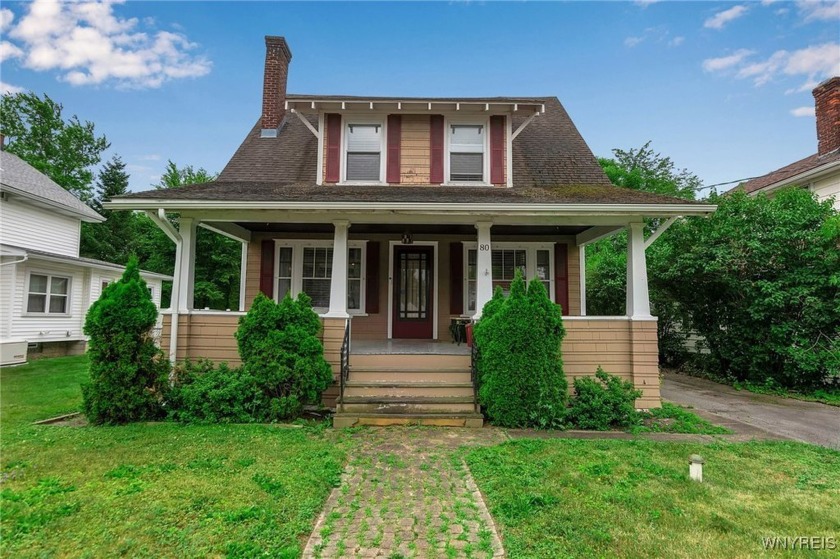 Charming craftsman-style bungalow in the heart of Blasdell - Beach Home for sale in Hamburg, New York on Beachhouse.com
