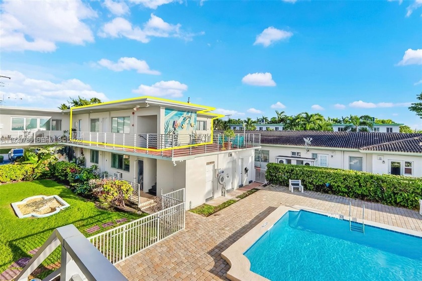 Art Deco Building with Stunning Bay Views! Corner 1-bedroom - Beach Condo for sale in Miami Beach, Florida on Beachhouse.com