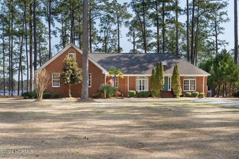 Impeccable brick waterfront home on 0.99 acres of deep-water - Beach Home for sale in Oriental, North Carolina on Beachhouse.com