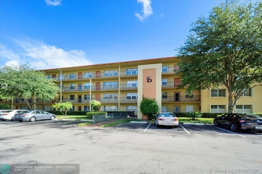 THIS 55+ 3RD FLOOR CORNER UNIT IN CENTURY VILLAGE HAS LAKE AND - Beach Condo for sale in Hollywood, Florida on Beachhouse.com