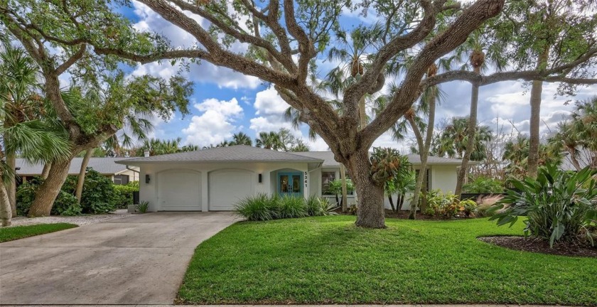 This stunning mid-century coastal modern home is the epitome of - Beach Home for sale in Sarasota, Florida on Beachhouse.com