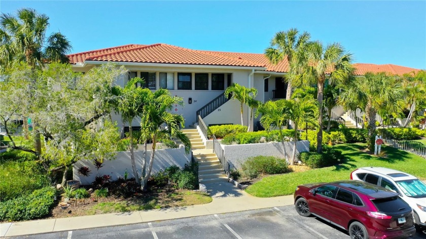 Under contract-accepting backup offers. WELCOME HOME TO THIS - Beach Condo for sale in Tarpon Springs, Florida on Beachhouse.com