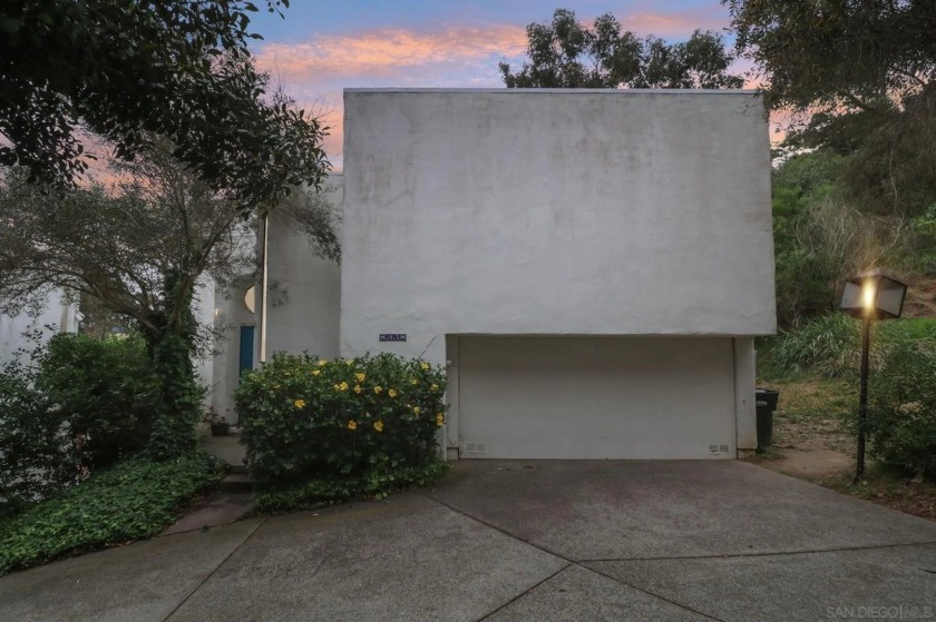 This is the lowest priced detached 3-bedroom single-family - Beach Home for sale in La Jolla, California on Beachhouse.com