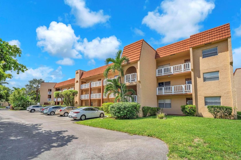 Discover comfortable senior living in this beautifully updated - Beach Condo for sale in Sunrise, Florida on Beachhouse.com