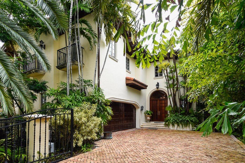 Beautiful Mediterranean in prime center-of-town lake block - Beach Home for sale in Palm Beach, Florida on Beachhouse.com