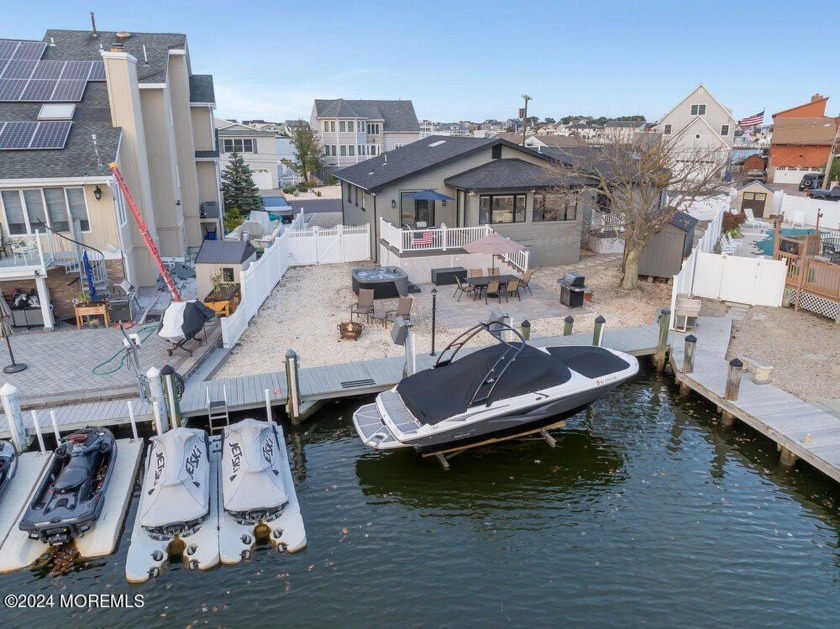 Beautiful and freshly updated waterfront expanded ranch on a - Beach Home for sale in Toms River, New Jersey on Beachhouse.com