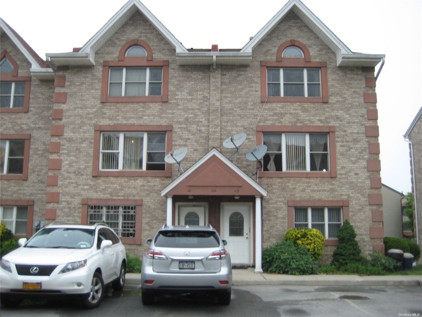 Beautiful Young ( Built 2003) All Brick Townhouse, Legal 2 - Beach Townhome/Townhouse for sale in College Point, New York on Beachhouse.com