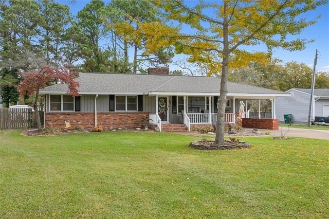 Welcome to your new home! This charming 4-bedroom, 2-bath - Beach Home for sale in Hampton, Virginia on Beachhouse.com