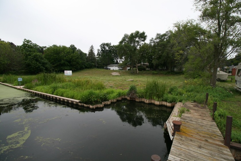 Outstanding waterfront opportunity in Douglas, 200' frontage on - Beach Lot for sale in Douglas, Michigan on Beachhouse.com