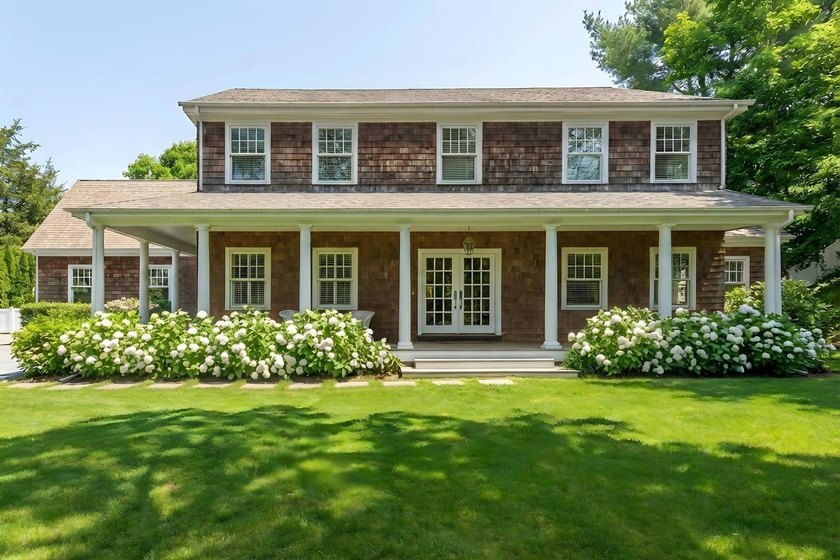 Gracious two-story traditional is conveniently located a very - Beach Home for sale in Wainscott, New York on Beachhouse.com