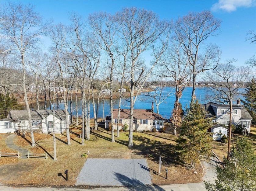 Must see charming waterfront cottage. Newly renovated and with - Beach Home for sale in Southold, New York on Beachhouse.com
