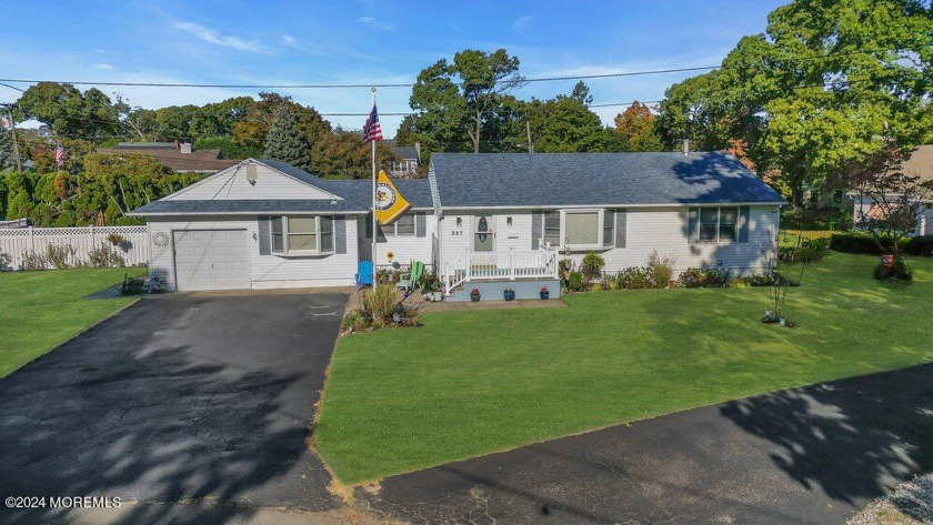 Welcome to this nicely kept 3 Bedroom, 2 Bath Ranch with an - Beach Home for sale in Point Pleasant, New Jersey on Beachhouse.com