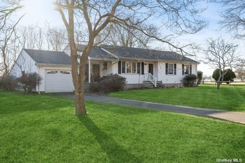 Charming ranch in the heart of the North Fork! Perfect location - Beach Home for sale in Cutchogue, New York on Beachhouse.com