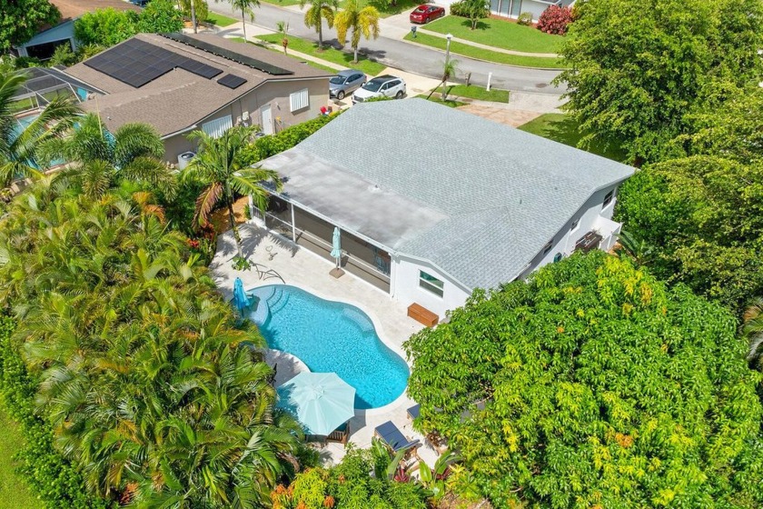 RENOVATED 2 bedrooms, 2 full baths Single Family Home with a pet - Beach Home for sale in Delray Beach, Florida on Beachhouse.com