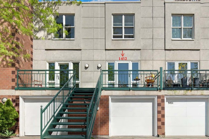 AN OFFER HAS BEEN ACCEPTED. THE SCHEDULED SHOWING FOR SATURDAY - Beach Townhome/Townhouse for sale in Chicago, Illinois on Beachhouse.com