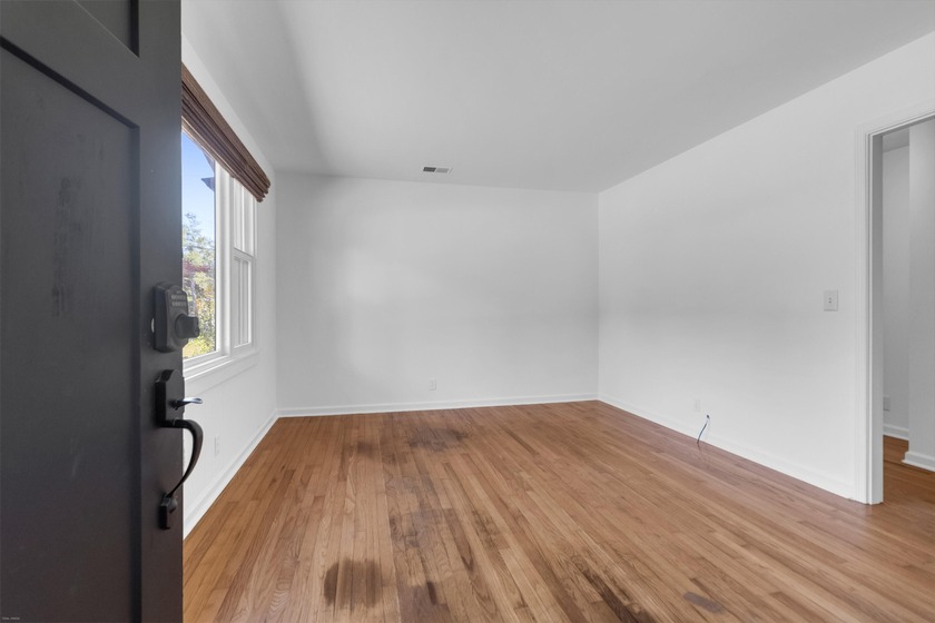 Beautiful cottage in the heart of Johns Island in an X flood - Beach Home for sale in Johns Island, South Carolina on Beachhouse.com