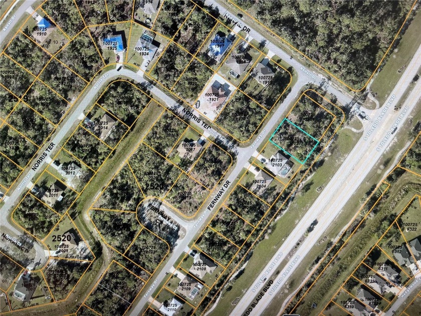 NO HOA OR CDD! MINUTES AWAY FROM WARM MINERAL SPRINGS! This - Beach Lot for sale in North Port, Florida on Beachhouse.com