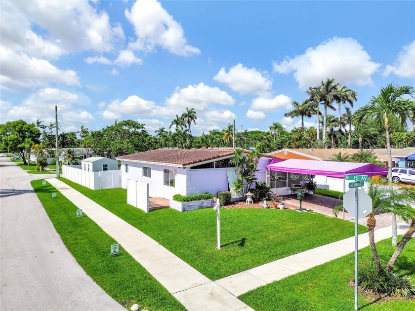 Beautifully landscaped property ideally located east of Biscayne - Beach Home for sale in Hollywood, Florida on Beachhouse.com