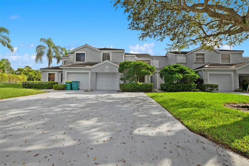 Welcome to this beautifully updated and impeccably maintained - Beach Townhome/Townhouse for sale in Tamarac, Florida on Beachhouse.com