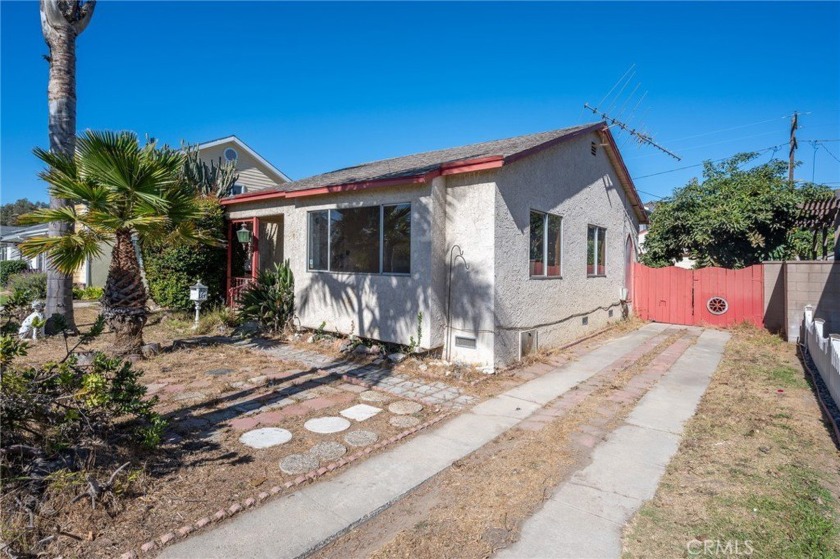 Fixer-upper special in the desirable TRW neighborhood of North - Beach Home for sale in Redondo Beach, California on Beachhouse.com