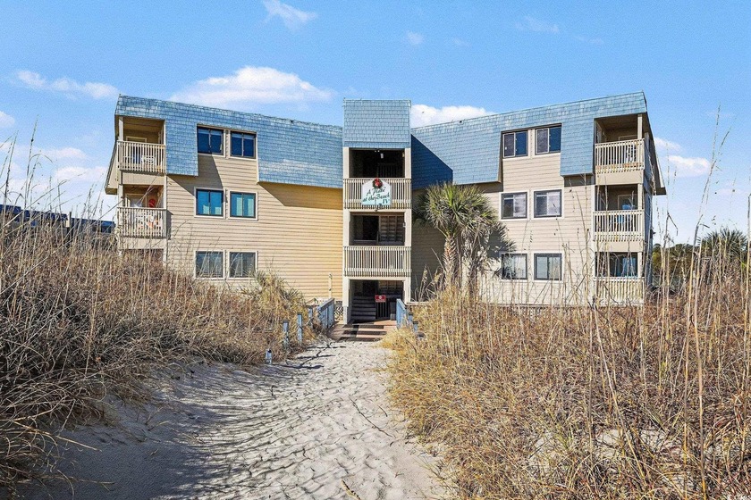 This bright two-bedroom, two-bath condominium is perched in a - Beach Condo for sale in Myrtle Beach, South Carolina on Beachhouse.com