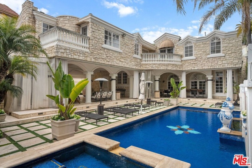 Elegant and grand Estate located less than half a block from - Beach Home for sale in Santa Monica, California on Beachhouse.com