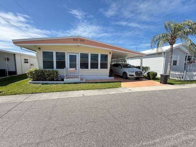 Welcome to comfortable, move-in ready living in Lake Haven, a - Beach Home for sale in Dunedin, Florida on Beachhouse.com