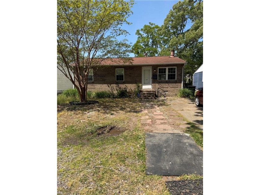 Nestled just a short ride or run from Buckroe Beach, this - Beach Home for sale in Hampton, Virginia on Beachhouse.com