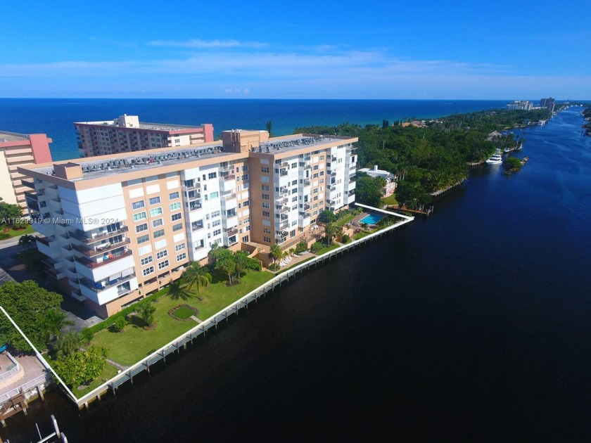 STUNNING intracoastal views await you in this 2/2 condo unit in - Beach Condo for sale in Hillsboro Beach, Florida on Beachhouse.com