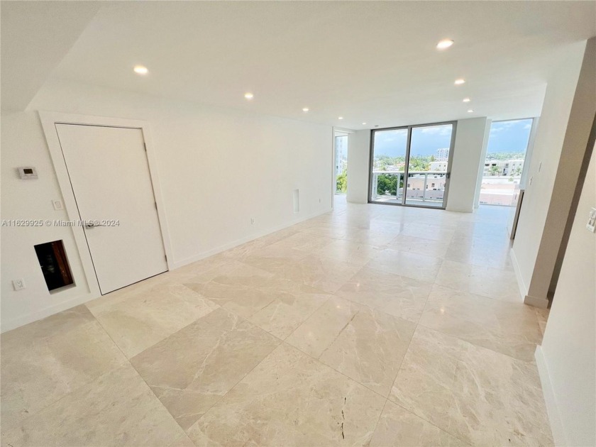 Completely renovated Huge (1,147sf) 1 bed, 2 full baths features - Beach Condo for sale in Miami Beach, Florida on Beachhouse.com
