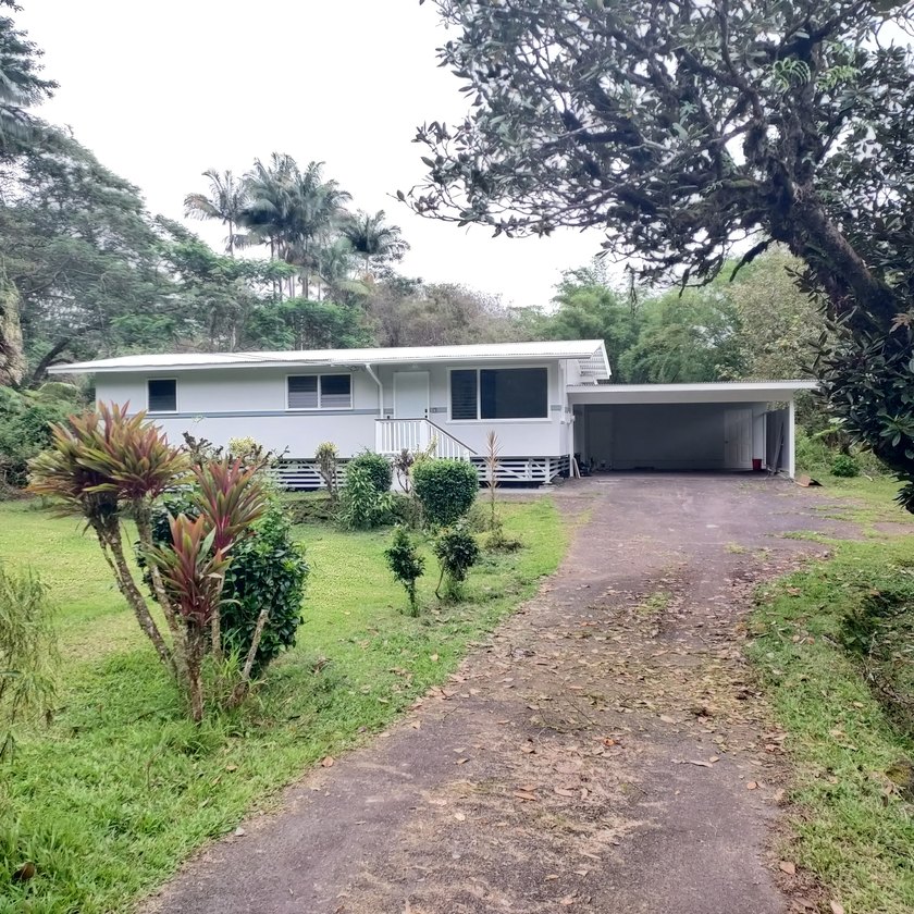 LOVELY 3 BEDROOM 1.5 BATH ON COUNTY ROAD AND WATER. HOME HAS - Beach Home for sale in Mountain View, Hawaii on Beachhouse.com