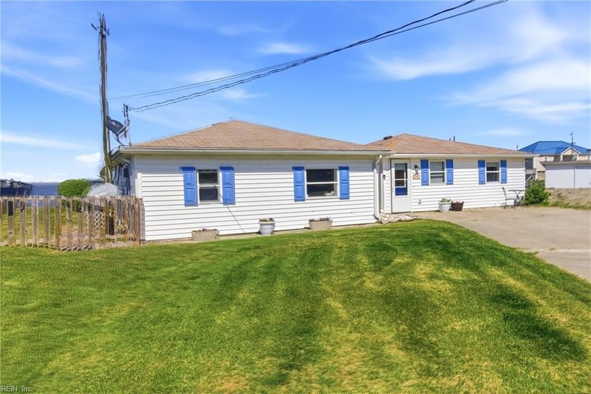 Unobstructed views of the Currituck Sound! Well-loved ranch home - Beach Home for sale in Grandy, North Carolina on Beachhouse.com