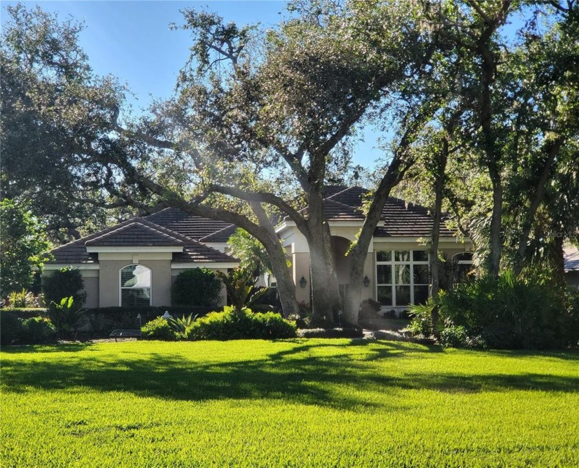 Beautiful lakefront 3 bedroom, 3 bath home in The Oaks Clubside - Beach Home for sale in Osprey, Florida on Beachhouse.com