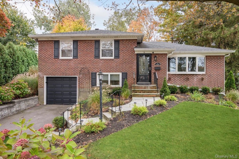 What a transformation! Purchased in 2020, this beautiful home - Beach Home for sale in Northport, New York on Beachhouse.com