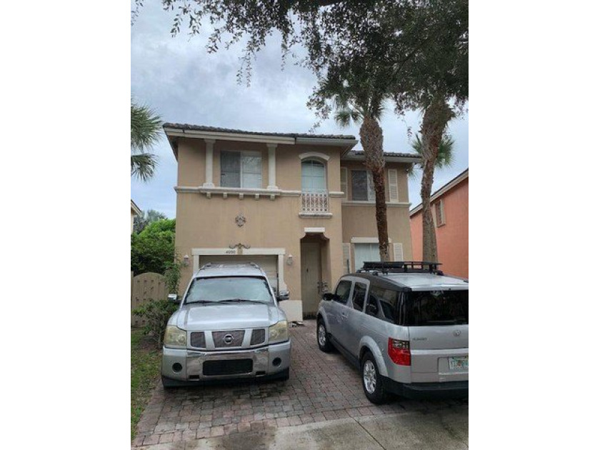 GREAT INVESTMENT PROPERTY IN GATED - Beach Townhome/Townhouse for sale in West Palm Beach, Florida on Beachhouse.com