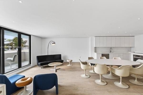 Fully renovated 1 bedroom plus den, 2 bath residence with an - Beach Condo for sale in Miami Beach, Florida on Beachhouse.com