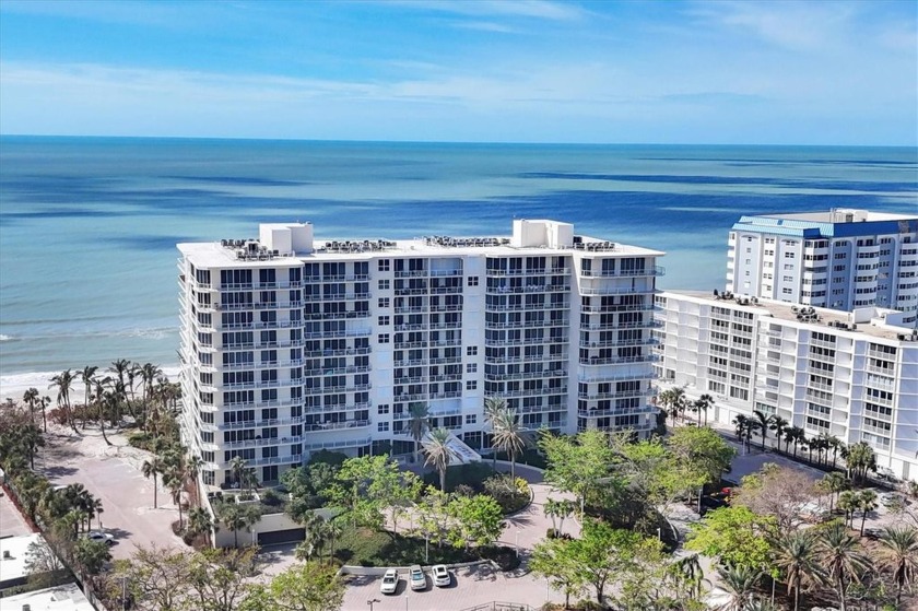 Stunning views in an unbeatable location! Welcome to this - Beach Condo for sale in Sarasota, Florida on Beachhouse.com