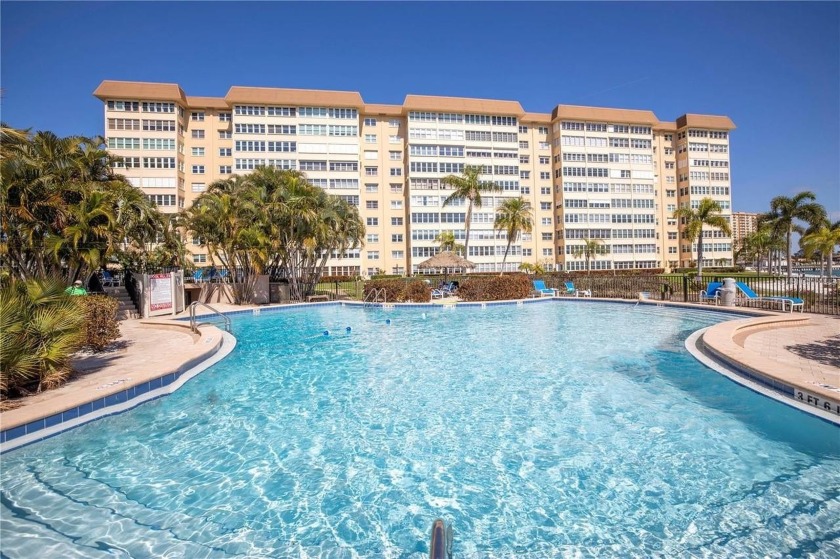 The sellers will offer to the BUYER credit 
for up to 
$10,000 - Beach Condo for sale in St. Petersburg, Florida on Beachhouse.com