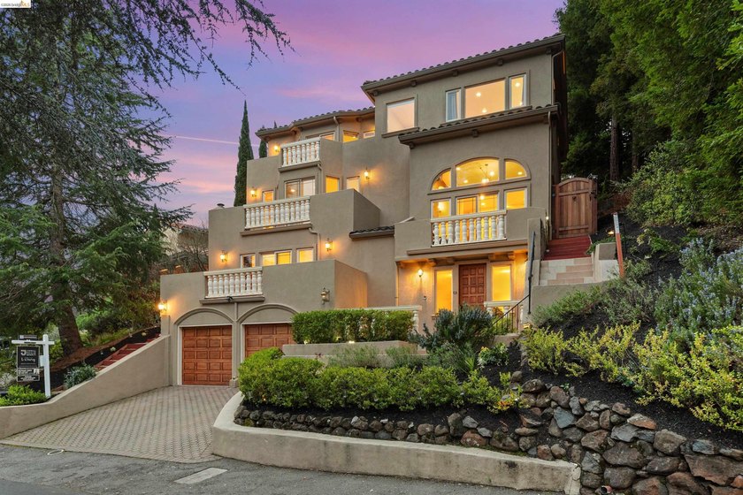 Tucked in the sought-after Claremont Hills, this modern - Beach Home for sale in Berkeley, California on Beachhouse.com