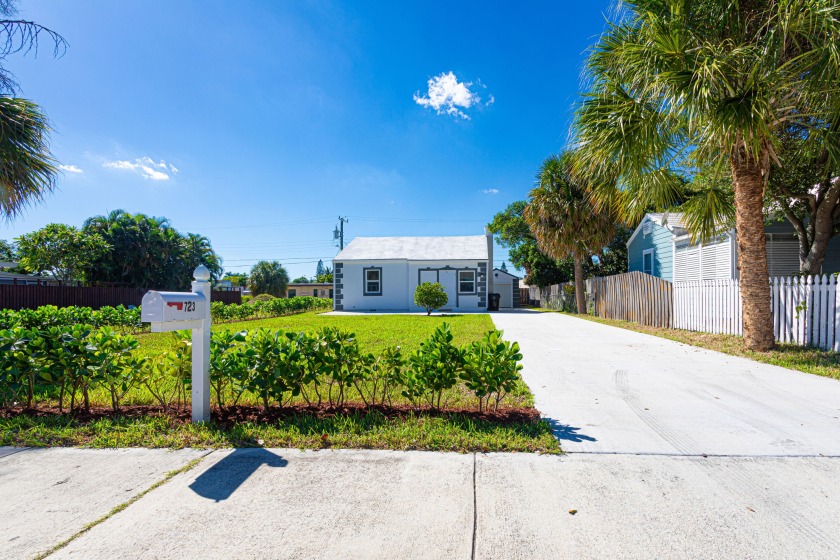 This beautifully remodeled 2-bedroom, 2-bathroom home is a - Beach Home for sale in Lake Worth Beach, Florida on Beachhouse.com