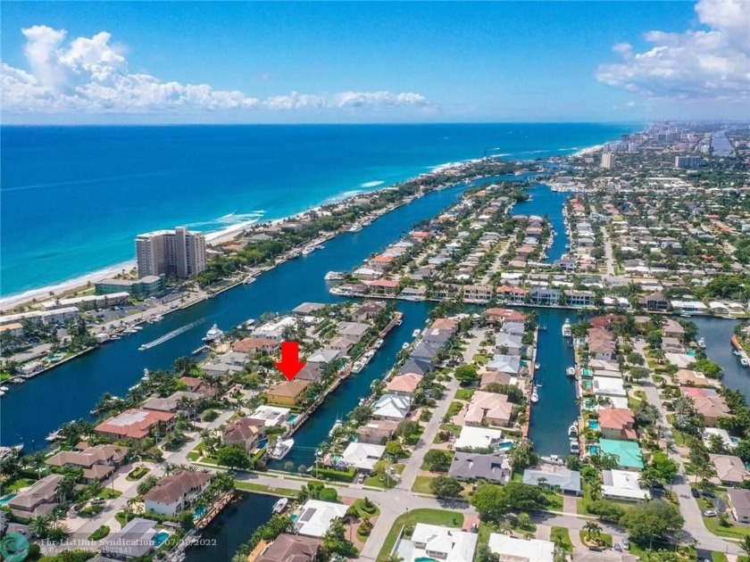 Situated On Intracoastal Drive In Lighthouse Point, 1 Mile To - Beach Home for sale in Lighthouse Point, Florida on Beachhouse.com