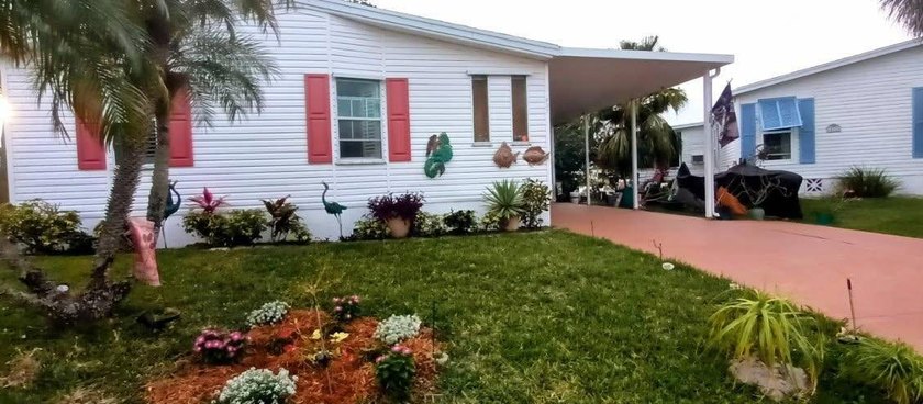 Spacious 2/2 with fabulous lake views and an open airy floor - Beach Home for sale in Vero Beach, Florida on Beachhouse.com